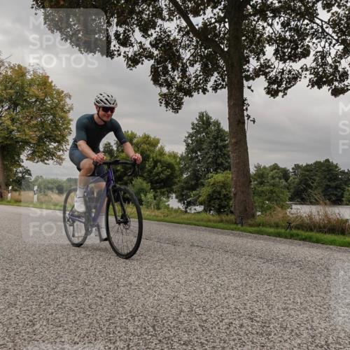 30.08.2026 - Elbe Triathlon Hamburg Michael Burmester http://msf.ph/oto/10051141 30.08.2026 10:11:34 Radfahren 557, 808 meine-sportfotos.de