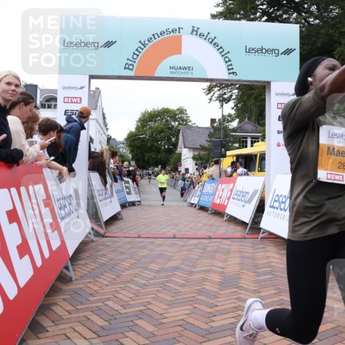 30.08.2026 - Blankeneser Heldenlauf Lena Gebhardt http://msf.ph/oto/10051142 30.08.2026 11:59:50 Ziel 2008, 2801 meine-sportfotos.de
