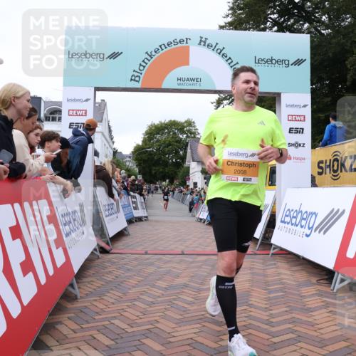 30.08.2026 - Blankeneser Heldenlauf Lena Gebhardt http://msf.ph/oto/10051185 30.08.2026 11:59:55 Ziel 2008, 2801, 4111 meine-sportfotos.de