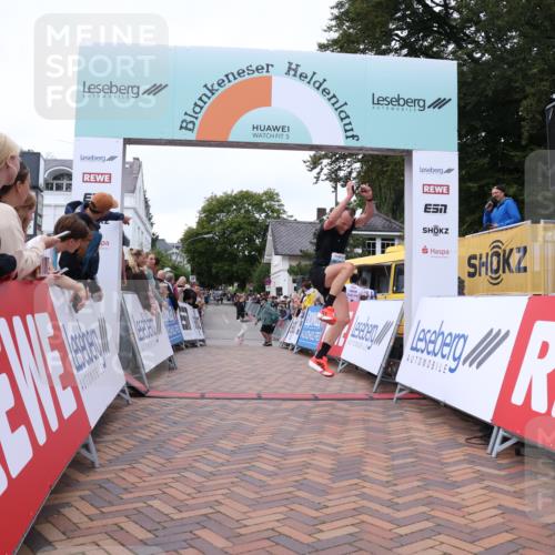 30.08.2026 - Blankeneser Heldenlauf Lena Gebhardt http://msf.ph/oto/10051232 30.08.2026 12:00:00 Ziel 2008, 4111 meine-sportfotos.de
