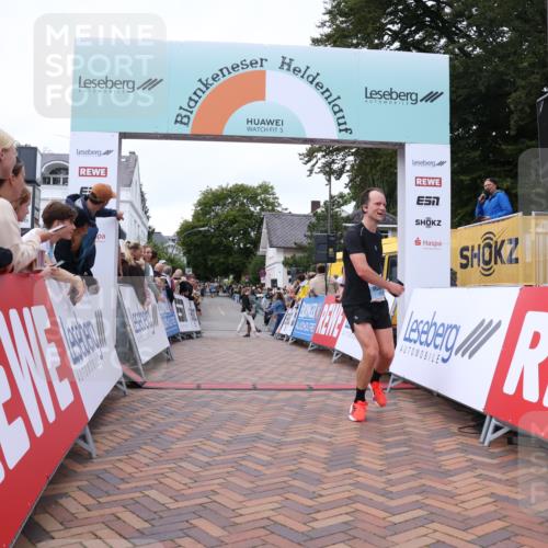 30.08.2026 - Blankeneser Heldenlauf Lena Gebhardt http://msf.ph/oto/10051241 30.08.2026 12:00:00 Ziel 2008, 4111 meine-sportfotos.de