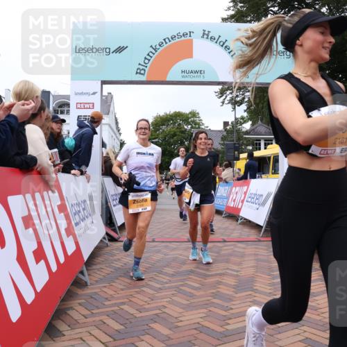 30.08.2026 - Blankeneser Heldenlauf Lena Gebhardt http://msf.ph/oto/10051378 30.08.2026 12:00:29 Ziel 2160, 2161, 2168, 2273, 2461, 2528, 2572, 2593, 2630 meine-sportfotos.de