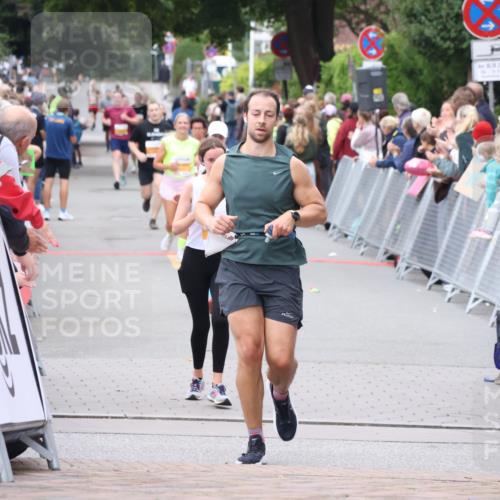 30.08.2026 - Blankeneser Heldenlauf Lena Gebhardt http://msf.ph/oto/10051536 30.08.2026 12:00:45 Ziel 2565, 2891 meine-sportfotos.de