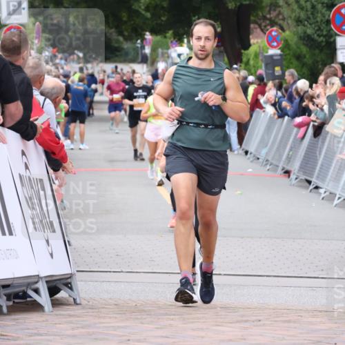 30.08.2026 - Blankeneser Heldenlauf Lena Gebhardt http://msf.ph/oto/10051545 30.08.2026 12:00:46 Ziel 2026, 2565 meine-sportfotos.de