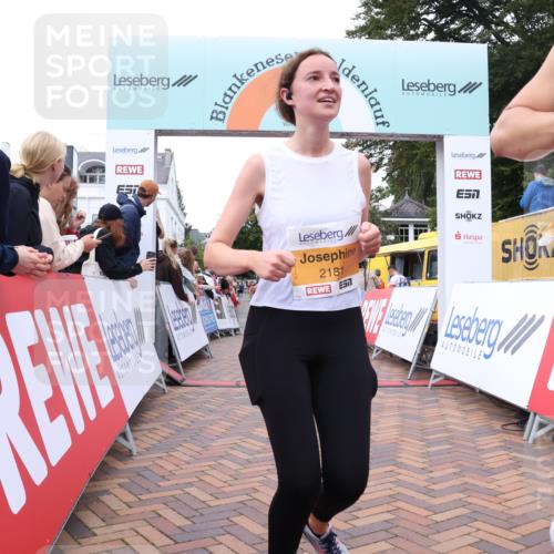30.08.2026 - Blankeneser Heldenlauf Lena Gebhardt http://msf.ph/oto/10051600 30.08.2026 12:00:54 Ziel 2020, 2026, 2181, 2856 meine-sportfotos.de