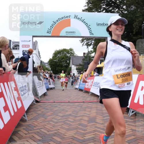 30.08.2026 - Blankeneser Heldenlauf Lena Gebhardt http://msf.ph/oto/10051625 30.08.2026 12:00:56 Ziel 2020, 2026, 2181, 2856 meine-sportfotos.de