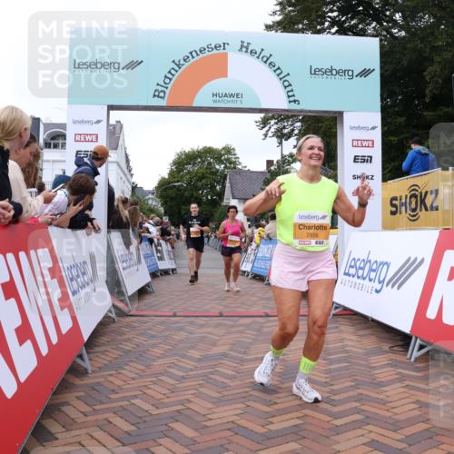 30.08.2026 - Blankeneser Heldenlauf Lena Gebhardt http://msf.ph/oto/10051662 30.08.2026 12:01:00 Ziel 2020, 2181, 2323, 2349, 2856 meine-sportfotos.de
