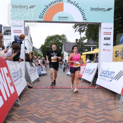 30.08.2026 - Blankeneser Heldenlauf Lena Gebhardt http://msf.ph/oto/10051678 30.08.2026 12:01:01 Ziel 2020, 2323, 2349, 2856 meine-sportfotos.de
