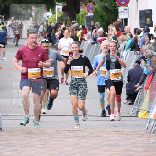 30.08.2026 - Blankeneser Heldenlauf Lena Gebhardt http://msf.ph/oto/10051715 30.08.2026 12:01:07 Ziel 2145, 2146, 2323, 2349 meine-sportfotos.de
