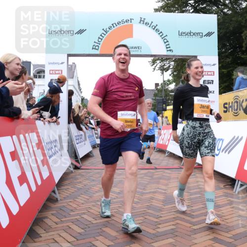 30.08.2026 - Blankeneser Heldenlauf Lena Gebhardt http://msf.ph/oto/10051822 30.08.2026 12:01:14 Ziel 2145, 2146, 2286, 2660, 2765, 2917, 2937 meine-sportfotos.de