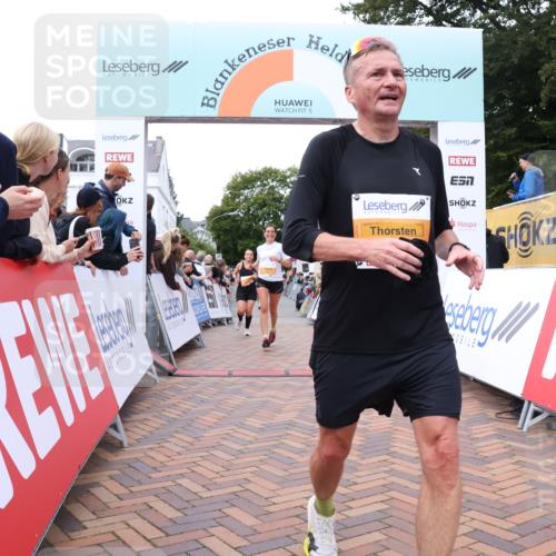 30.08.2026 - Blankeneser Heldenlauf Lena Gebhardt http://msf.ph/oto/10051886 30.08.2026 12:01:17 Ziel 2145, 2146, 2286, 2660, 2765, 2830, 2917, 2937 meine-sportfotos.de