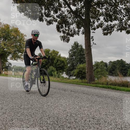 30.08.2026 - Elbe Triathlon Hamburg Michael Burmester http://msf.ph/oto/10052200 30.08.2026 10:30:18 Radfahren 657, 797 meine-sportfotos.de