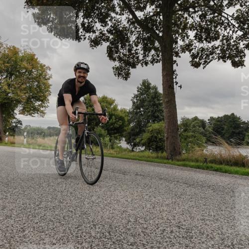 30.08.2026 - Elbe Triathlon Hamburg Michael Burmester http://msf.ph/oto/10052251 30.08.2026 10:30:57 Radfahren 1004, 1063 meine-sportfotos.de
