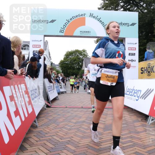 30.08.2026 - Blankeneser Heldenlauf Lena Gebhardt http://msf.ph/oto/10052345 30.08.2026 12:02:13 Ziel 2490, 2626, 4428 meine-sportfotos.de