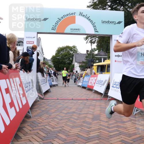 30.08.2026 - Blankeneser Heldenlauf Lena Gebhardt http://msf.ph/oto/10052363 30.08.2026 12:02:14 Ziel 2067, 2490, 2626, 4428 meine-sportfotos.de