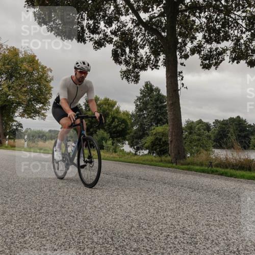 30.08.2026 - Elbe Triathlon Hamburg Michael Burmester http://msf.ph/oto/10052379 30.08.2026 10:32:41 Radfahren 897, 1049, 1059 meine-sportfotos.de