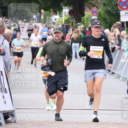 30.08.2026 - Blankeneser Heldenlauf Lena Gebhardt http://msf.ph/oto/10052519 30.08.2026 12:02:31 Ziel 2029, 2030, 2775, 4086 meine-sportfotos.de