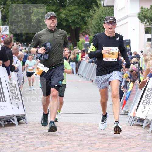 30.08.2026 - Blankeneser Heldenlauf Lena Gebhardt http://msf.ph/oto/10052528 30.08.2026 12:02:33 Ziel 2029, 2030, 2775, 4086 meine-sportfotos.de