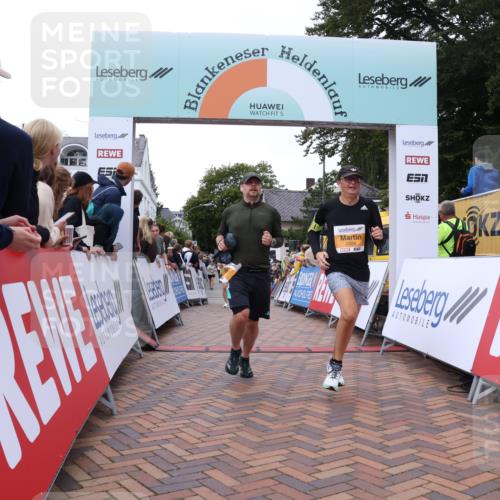 30.08.2026 - Blankeneser Heldenlauf Lena Gebhardt http://msf.ph/oto/10052535 30.08.2026 12:02:35 Ziel 2029, 2030, 2480 meine-sportfotos.de