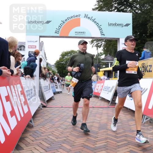 30.08.2026 - Blankeneser Heldenlauf Lena Gebhardt http://msf.ph/oto/10052546 30.08.2026 12:02:35 Ziel 2029, 2030, 2480 meine-sportfotos.de