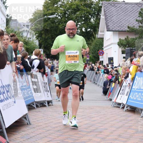 30.08.2026 - Blankeneser Heldenlauf Lena Gebhardt http://msf.ph/oto/10052565 30.08.2026 12:02:37 Ziel 2029, 2030, 2480 meine-sportfotos.de