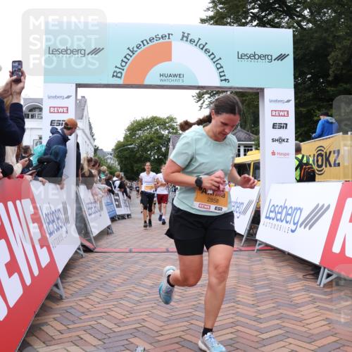 30.08.2026 - Blankeneser Heldenlauf Lena Gebhardt http://msf.ph/oto/10052629 30.08.2026 12:02:46 Ziel 2135, 2227, 2480, 2506, 2858 meine-sportfotos.de
