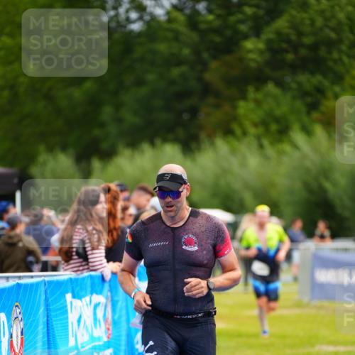 30.08.2026 - Elbe Triathlon Hamburg LAZAROV Photography http://msf.ph/oto/10052633 30.08.2026 10:46:50 Ziel 293, 354, 544 meine-sportfotos.de