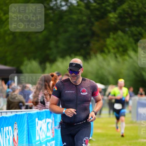 30.08.2026 - Elbe Triathlon Hamburg LAZAROV Photography http://msf.ph/oto/10052639 30.08.2026 10:46:50 Ziel 293, 354, 544 meine-sportfotos.de