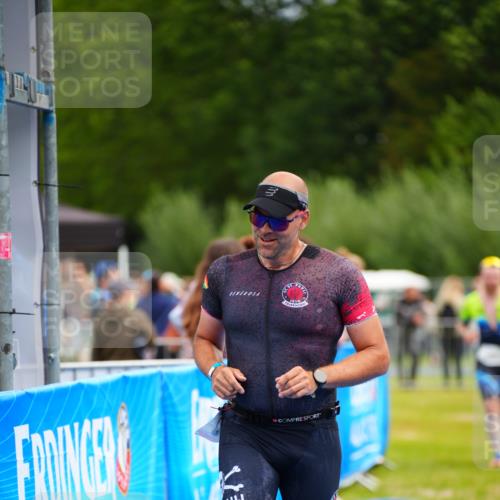 30.08.2026 - Elbe Triathlon Hamburg LAZAROV Photography http://msf.ph/oto/10052642 30.08.2026 10:46:50 Ziel 293, 354, 544 meine-sportfotos.de