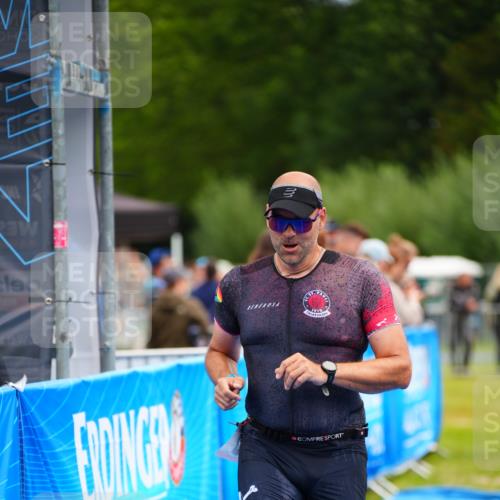 30.08.2026 - Elbe Triathlon Hamburg LAZAROV Photography http://msf.ph/oto/10052645 30.08.2026 10:46:50 Ziel 293, 354, 544 meine-sportfotos.de