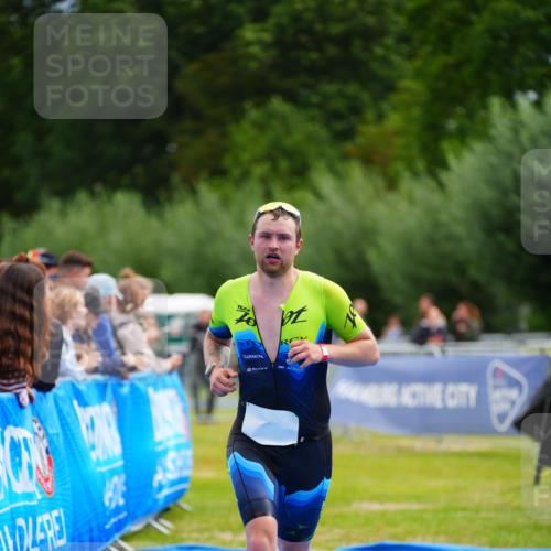 30.08.2026 - Elbe Triathlon Hamburg LAZAROV Photography http://msf.ph/oto/10052683 30.08.2026 10:46:54 Ziel 544 meine-sportfotos.de