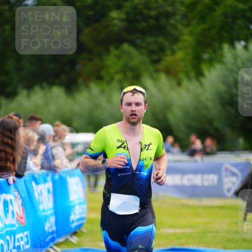 30.08.2026 - Elbe Triathlon Hamburg LAZAROV Photography http://msf.ph/oto/10052691 30.08.2026 10:46:54 Ziel 544 meine-sportfotos.de