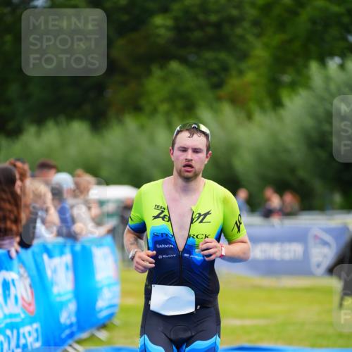 30.08.2026 - Elbe Triathlon Hamburg LAZAROV Photography http://msf.ph/oto/10052695 30.08.2026 10:46:54 Ziel 544 meine-sportfotos.de