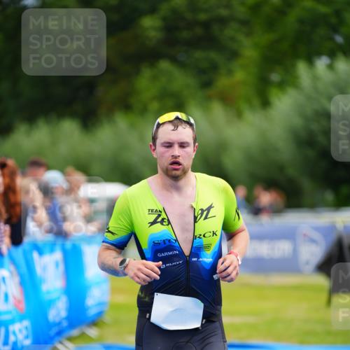 30.08.2026 - Elbe Triathlon Hamburg LAZAROV Photography http://msf.ph/oto/10052707 30.08.2026 10:46:55 Ziel 544 meine-sportfotos.de