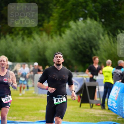 30.08.2026 - Elbe Triathlon Hamburg LAZAROV Photography http://msf.ph/oto/10052761 30.08.2026 10:47:07 Ziel 334, 641 meine-sportfotos.de