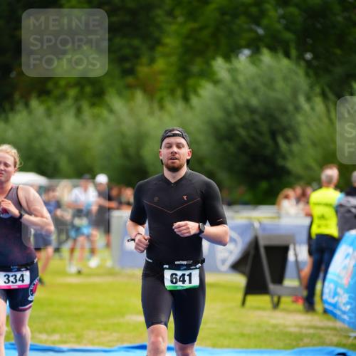 30.08.2026 - Elbe Triathlon Hamburg LAZAROV Photography http://msf.ph/oto/10052764 30.08.2026 10:47:08 Ziel 334, 641 meine-sportfotos.de