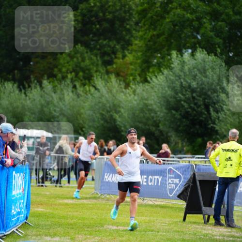 30.08.2026 - Elbe Triathlon Hamburg LAZAROV Photography http://msf.ph/oto/10052799 30.08.2026 10:47:29 Ziel 464 meine-sportfotos.de