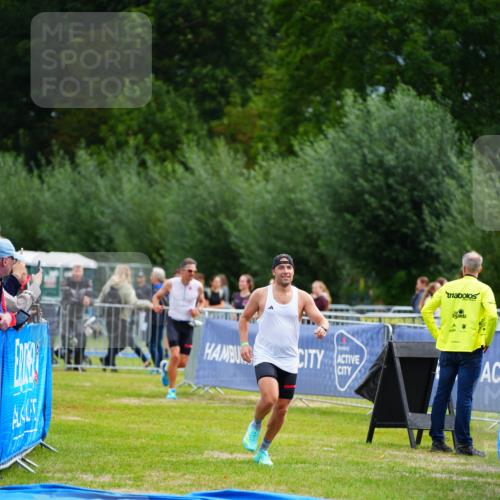 30.08.2026 - Elbe Triathlon Hamburg LAZAROV Photography http://msf.ph/oto/10052803 30.08.2026 10:47:29 Ziel 464 meine-sportfotos.de