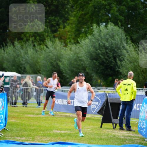 30.08.2026 - Elbe Triathlon Hamburg LAZAROV Photography http://msf.ph/oto/10052807 30.08.2026 10:47:29 Ziel 464 meine-sportfotos.de