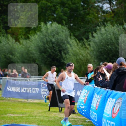 30.08.2026 - Elbe Triathlon Hamburg LAZAROV Photography http://msf.ph/oto/10052828 30.08.2026 10:47:31 Ziel 390, 464 meine-sportfotos.de