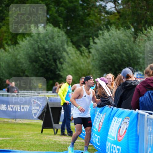 30.08.2026 - Elbe Triathlon Hamburg LAZAROV Photography http://msf.ph/oto/10052839 30.08.2026 10:47:31 Ziel 390, 464 meine-sportfotos.de