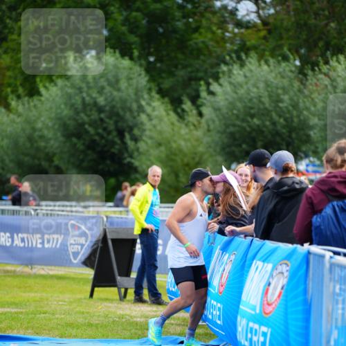 30.08.2026 - Elbe Triathlon Hamburg LAZAROV Photography http://msf.ph/oto/10052848 30.08.2026 10:47:32 Ziel 390, 464 meine-sportfotos.de