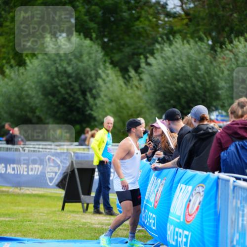 30.08.2026 - Elbe Triathlon Hamburg LAZAROV Photography http://msf.ph/oto/10052852 30.08.2026 10:47:32 Ziel 390, 464 meine-sportfotos.de