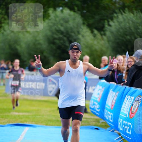 30.08.2026 - Elbe Triathlon Hamburg LAZAROV Photography http://msf.ph/oto/10052879 30.08.2026 10:47:34 Ziel 390, 464 meine-sportfotos.de