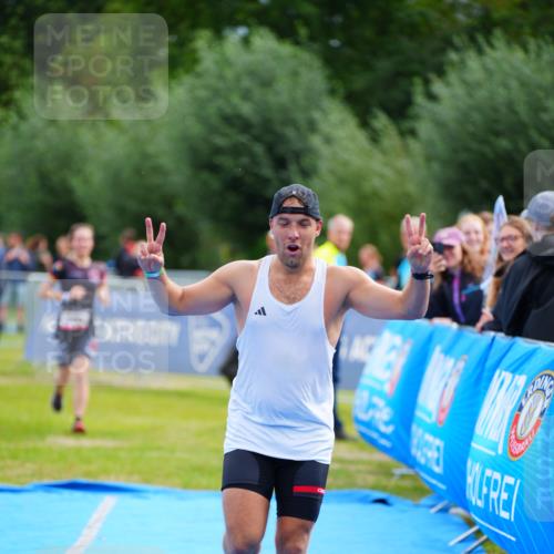 30.08.2026 - Elbe Triathlon Hamburg LAZAROV Photography http://msf.ph/oto/10052882 30.08.2026 10:47:35 Ziel 390, 464 meine-sportfotos.de