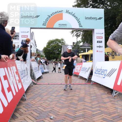 30.08.2026 - Blankeneser Heldenlauf Lena Gebhardt http://msf.ph/oto/10052884 30.08.2026 12:03:08 Ziel 2033, 2167, 2409, 2414, 2733, 2735, 2945, 4334 meine-sportfotos.de
