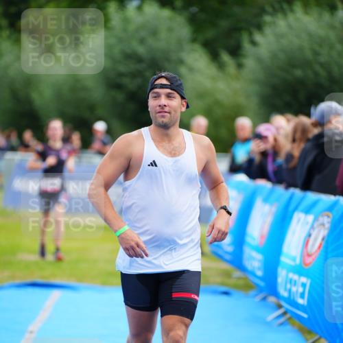 30.08.2026 - Elbe Triathlon Hamburg LAZAROV Photography http://msf.ph/oto/10052892 30.08.2026 10:47:35 Ziel 390, 464 meine-sportfotos.de