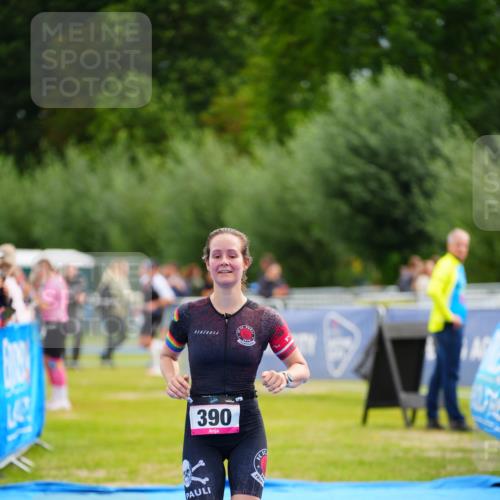 30.08.2026 - Elbe Triathlon Hamburg LAZAROV Photography http://msf.ph/oto/10052917 30.08.2026 10:47:39 Ziel 390 meine-sportfotos.de