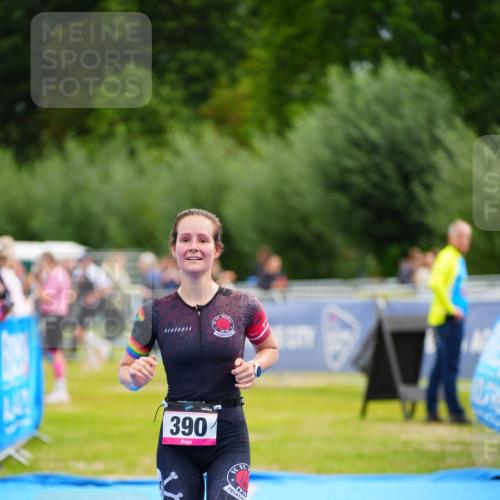 30.08.2026 - Elbe Triathlon Hamburg LAZAROV Photography http://msf.ph/oto/10052925 30.08.2026 10:47:39 Ziel 390 meine-sportfotos.de