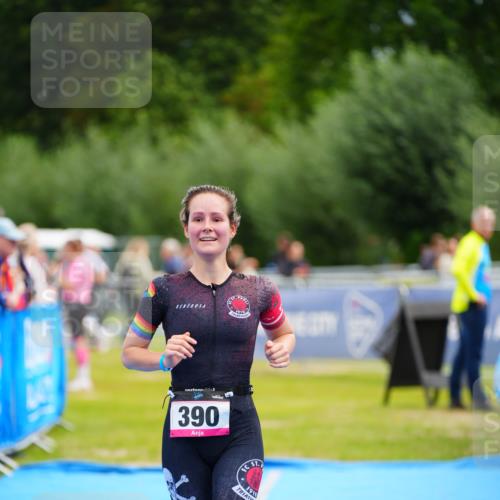 30.08.2026 - Elbe Triathlon Hamburg LAZAROV Photography http://msf.ph/oto/10052930 30.08.2026 10:47:39 Ziel 390 meine-sportfotos.de